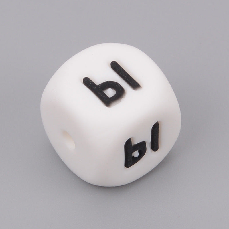 Letras rusas de silicona de 50 piezas al por mayor cuentas dispersas